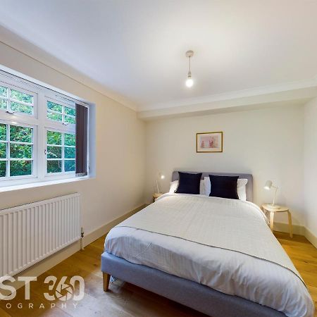 Redhill Town Centre Apartment By Livingo Redhill (Surrey) Exterior foto