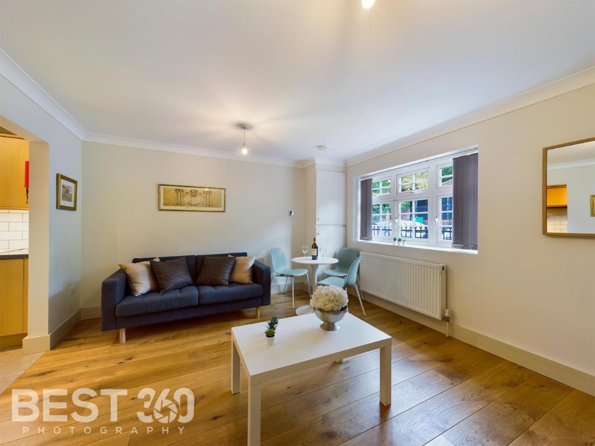 Redhill Town Centre Apartment By Livingo Redhill (Surrey) Exterior foto